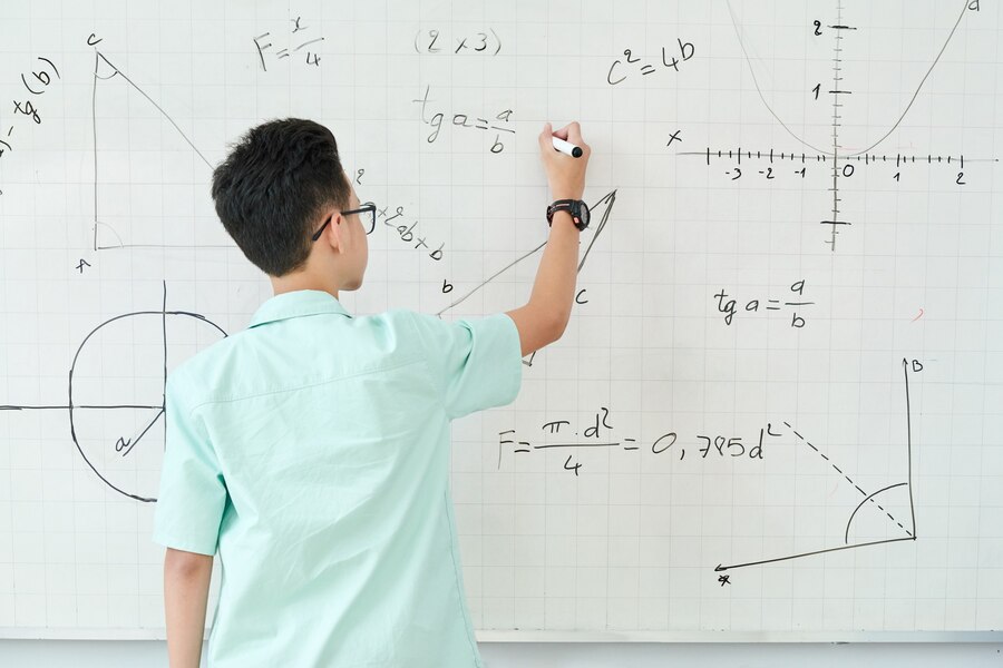 Operaciones Matemáticas - Grupo: 11 - Docente: Leda Patricia Chavarría Castro